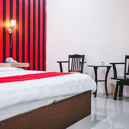 Reddoorz Plus Near Mall Panakukang Makassar Exterior photo